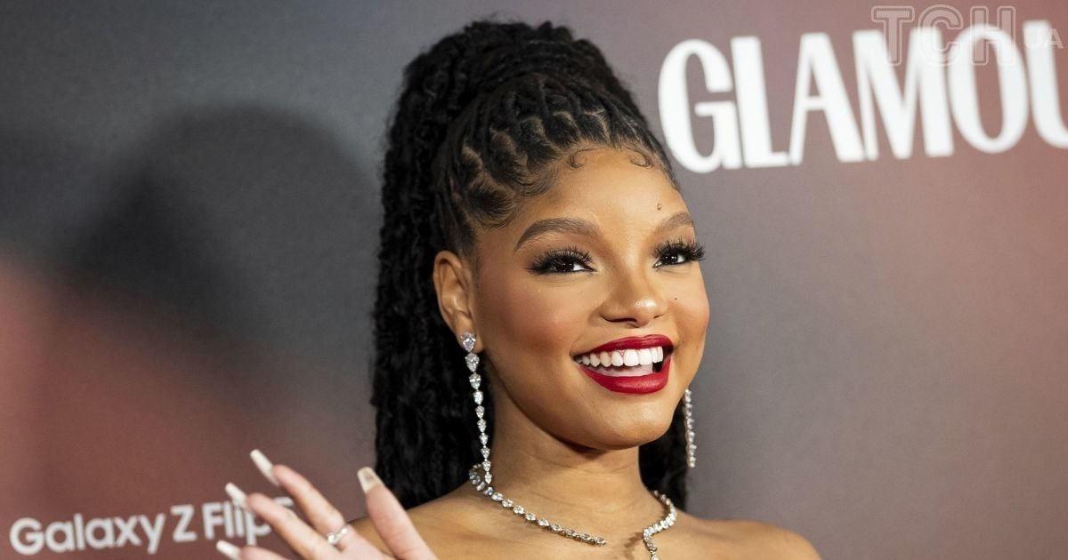 Холли Бейли