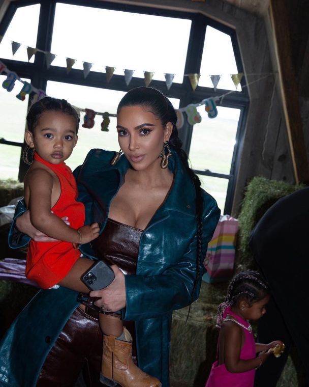  / © instagram.com/kimkardashian