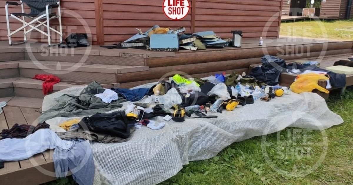 Речі пасажирів гвинтокрила, який розбився на Камчатці. Фото: t.me/Lshot