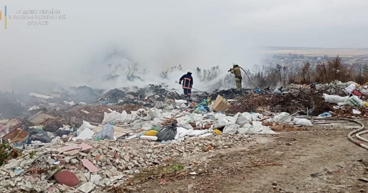 В Івано-Франківській області спалахнуло сміттєзвалище: фото