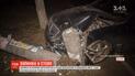 Пьяная водительница снесла столб уличного освещения в Днепре