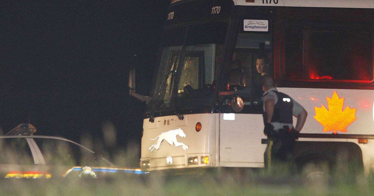 У Канаді перекинувся пасажирський автобус: 13 постраждалих