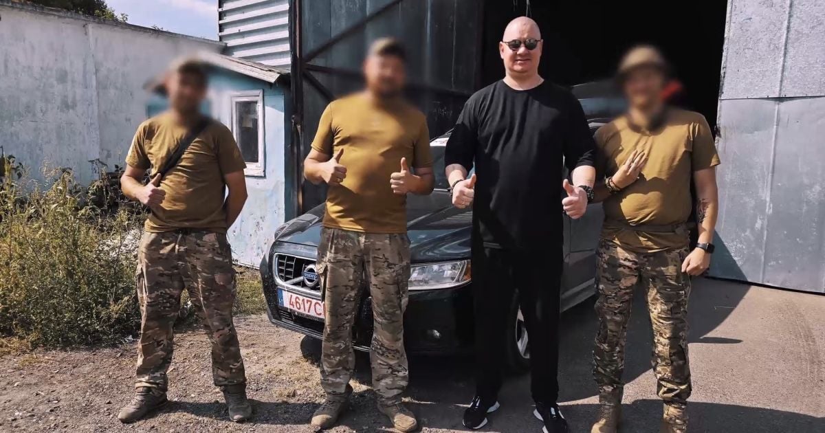 Євген Кошовий разом з іншими артистами привіз військовим благодійну допомогу