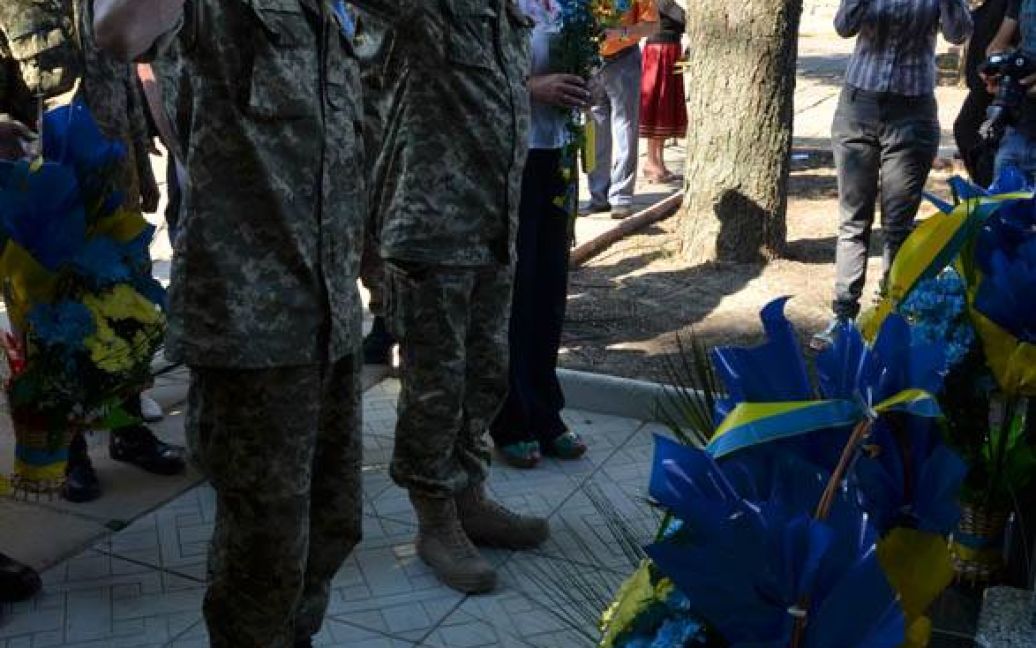 В прифронтовом Старобельске установили памятник погибшим героям / © Facebook/пресс-центр штаба АТО