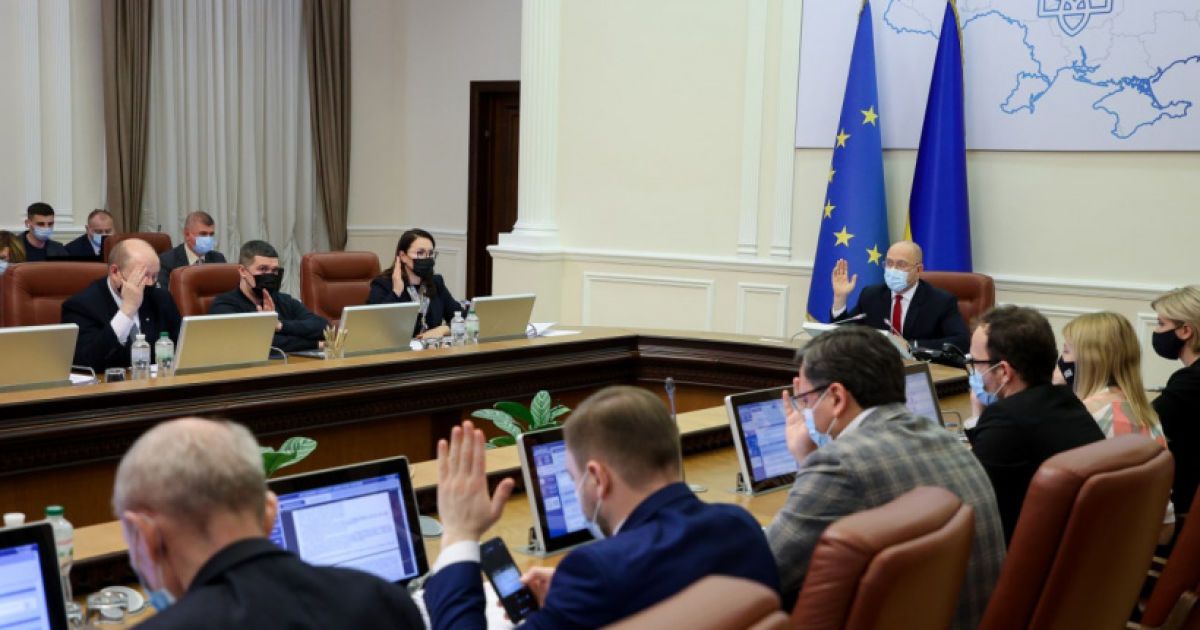 Кабмин утвердил план мероприятий ко Дню единения и повысил зарплаты военнослужащим