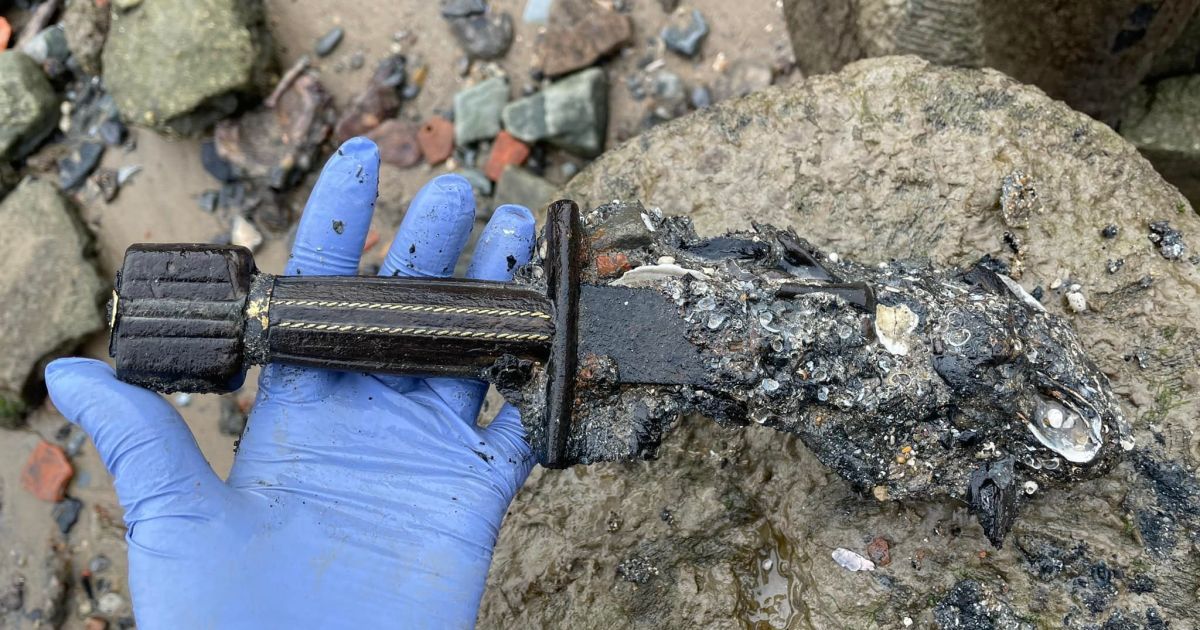 У Лондоні жінка знайшла у багнюці на березі річки меч XVI століття