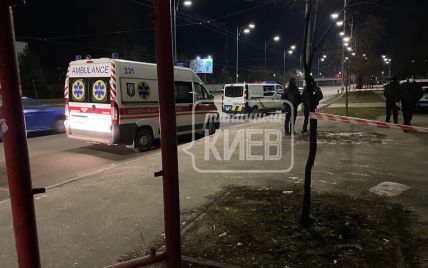 Вдарили ножем у серце та залишили помирати: у Києві посеред вулиці знайшли тіло чоловіка