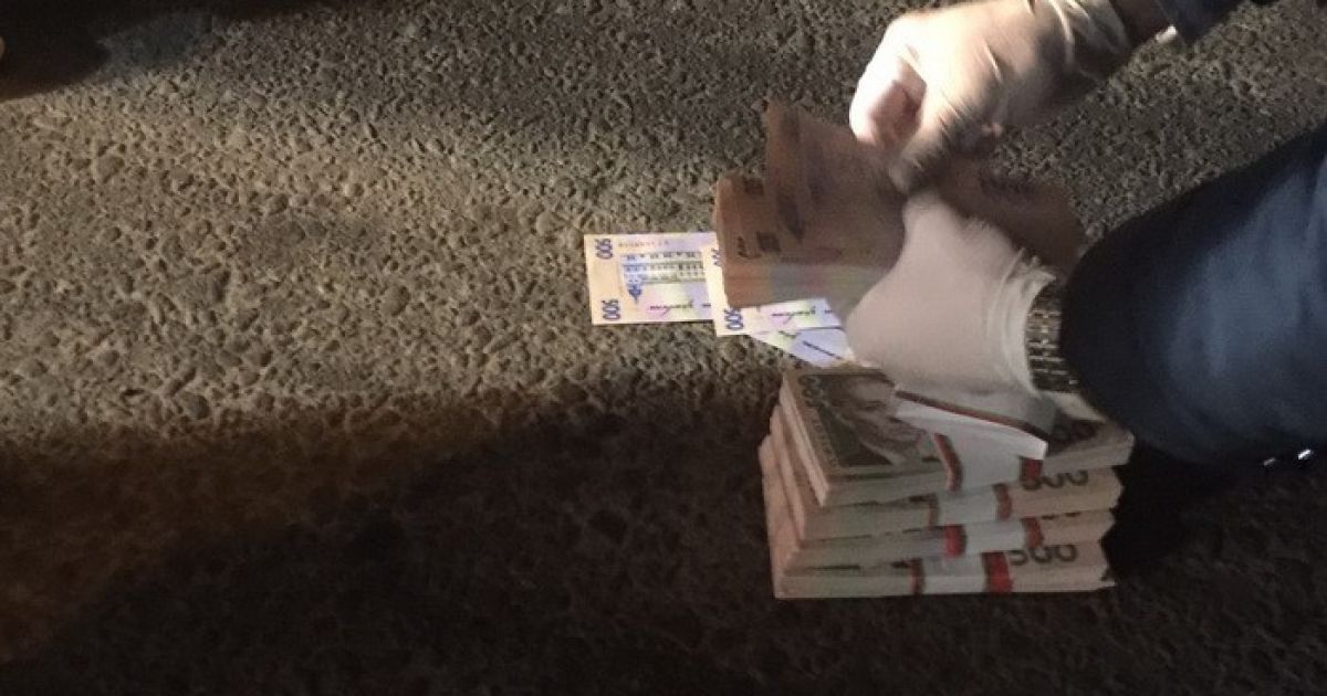 СБУ затримала на майже мільйонному хабарі двох державних виконавців_3 / © Пресс-центр СБУ