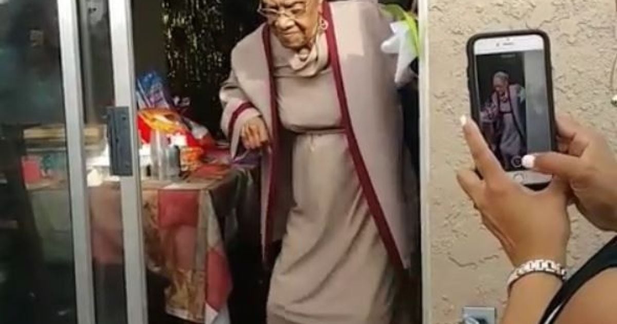 Зажигательные танцы бабушки