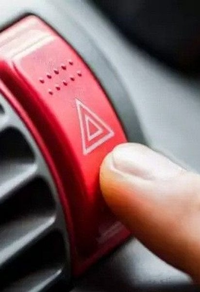 Аварійна сигналізація в автомобілі