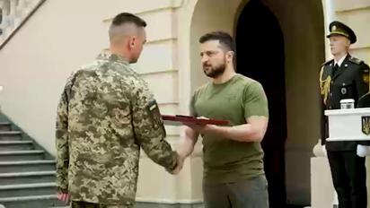Зеленський вручив ордени "Золота Зірка" військовослужбовцям з нагоди Дня Повітряних сил ЗСУ