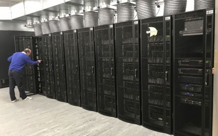 В Британии создали самый большой в мире суперкомпьютер, имитирующий человеческий мозг