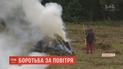 Активіст зі столиці "воює" з жителями карпатських сіл через спалення сміття