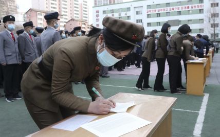 Північна Корея за добу зібрала 800-тисячну армію для війни проти США