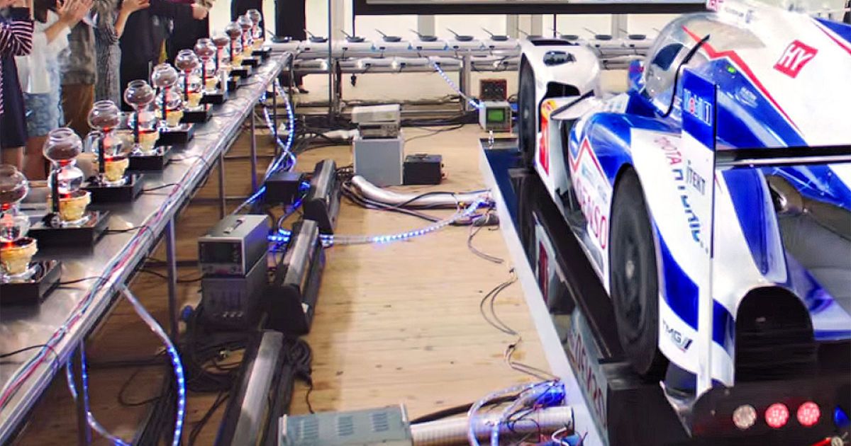 Гоночный болид для "Ле-Мана" приготовил завтрак (видео)