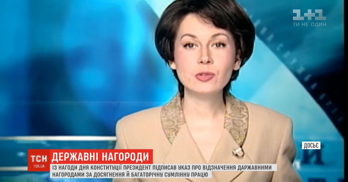 Награды ко Дню Конституции: Елену Несмиян и Аллу Мазур наградили за добросовестный труд