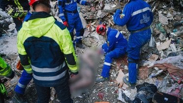Рятувальники деблокувало тіло 14-го загиблого у Києві_3