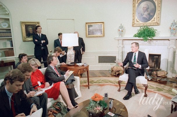 Президент Джордж Буш-старший під час зустрічі з журналістами / © Associated Press