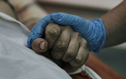 "Життя Андрія невпинно тануло": у Дніпрі медики десять годин рятували пораненого військового (фото)