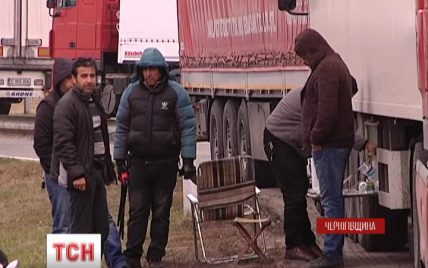 Десятки турецьких фур опинилися в "заручниках" на кордоні України та Росії