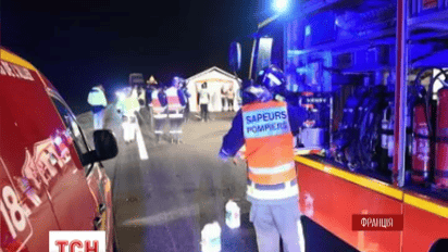 Во Франции микроавтобус столкнулся с грузовиком