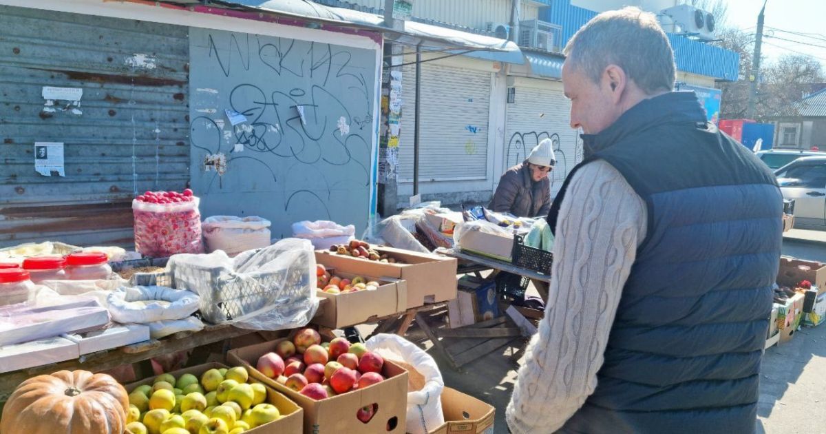 Мер тимчасово окупованого Херсона відвідав аптеки та базар: що обурило його