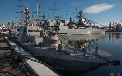 Українські військові кораблі, які пройшли через Керченську протоку, прибули до Маріуполя