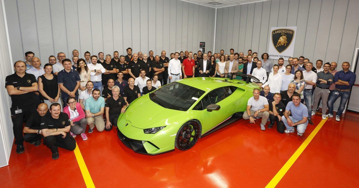 Lamborghini подготовила комнату для прослушивания моторов