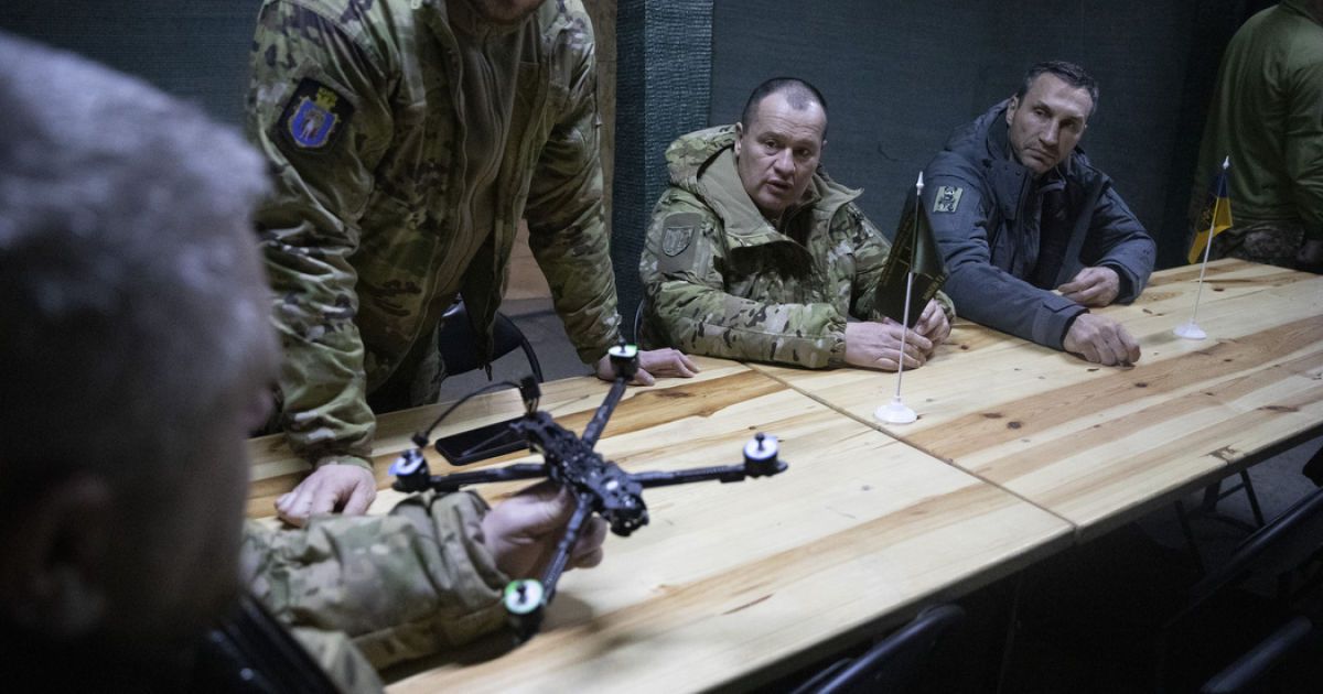Кличко доставил на передовую помощь для трех подразделений — Дроны и броневик
