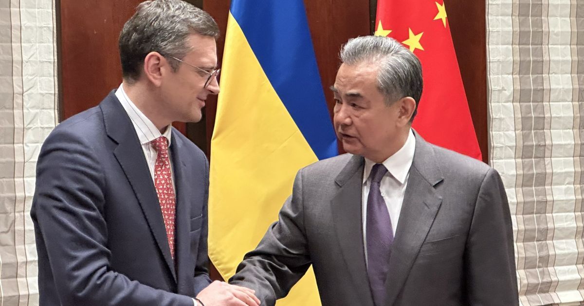 Дмитрий Кулеба провел переговоры со своим китайским коллегой Ван И