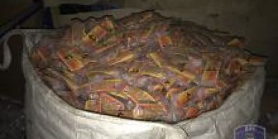 На Киевщине на складе нашли 26 тысяч литров незаконно ввезенной из России настойки "Боярышник"
