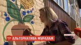 У селі на Кіровоградщині громада вирішила розмалювати будинки давніми символами-оберегами