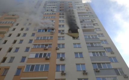 У Києві в квартирі вибухнув акумулятор і спричинив масштабну пожежу