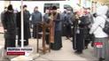 Входи до Лаври знову прикрили молебнями: біля святині збирається натовп