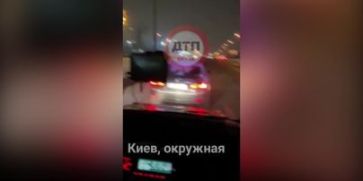 В Киеве водитель не пропустил скорую