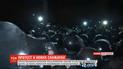 Колонна автобусов последовала в санаторий в Новых Санжарах мимо людей