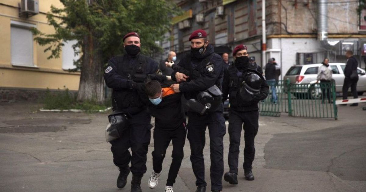 В ОПЗЖ обвинили полицию, которая якобы "способствовала" активистам атаковать их офис
