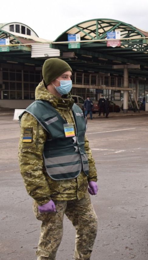 Прикордонники затримали трьох порушників режиму самоізоляції, які намагалися виїхати з України