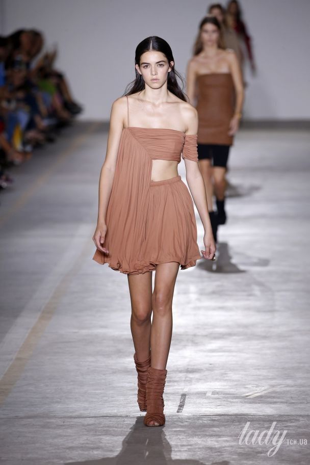 Мини-сарафаны и обтягивающие велосипедки: коллекция Roberto Cavalli ...