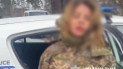 Поліцейські затримали жінку, яка у військовій формі на авто блокувала виїзд з розподільчого центру Фото: Поліція Києва