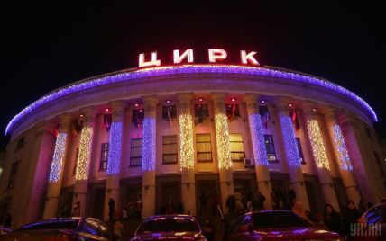 У Києві навпроти цирку на інформаційних стендах показали порно - соцмережі