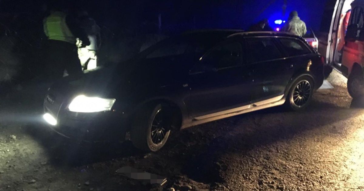 На Закарпатті контрабандисти наїхали автомобілем на прикордонника - військовий у комі
