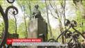 На Байковому цвинтарі вандали викрали бронзові елементи з пам’ятника Лесі Українки