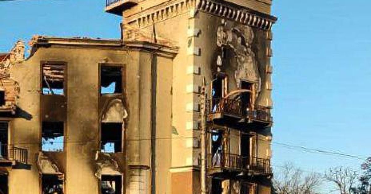 Оккупанты снесли в Мариуполе исторический "Дом с часами"