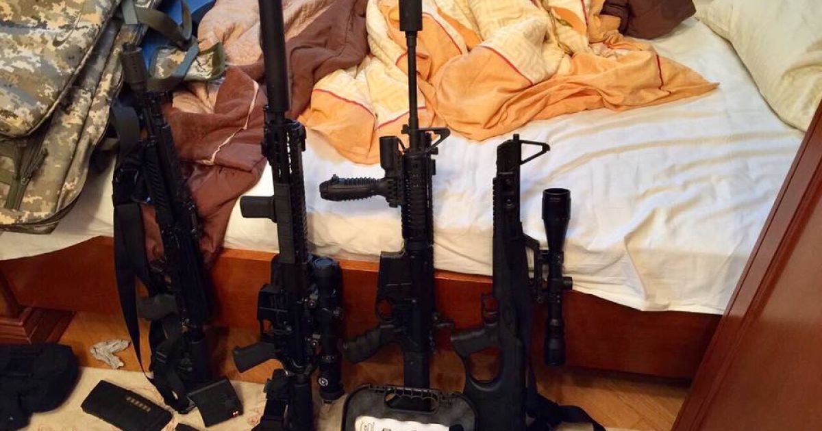 на квартирі в центрі столиці знайшли чималий склад вогнепальної зброї_5