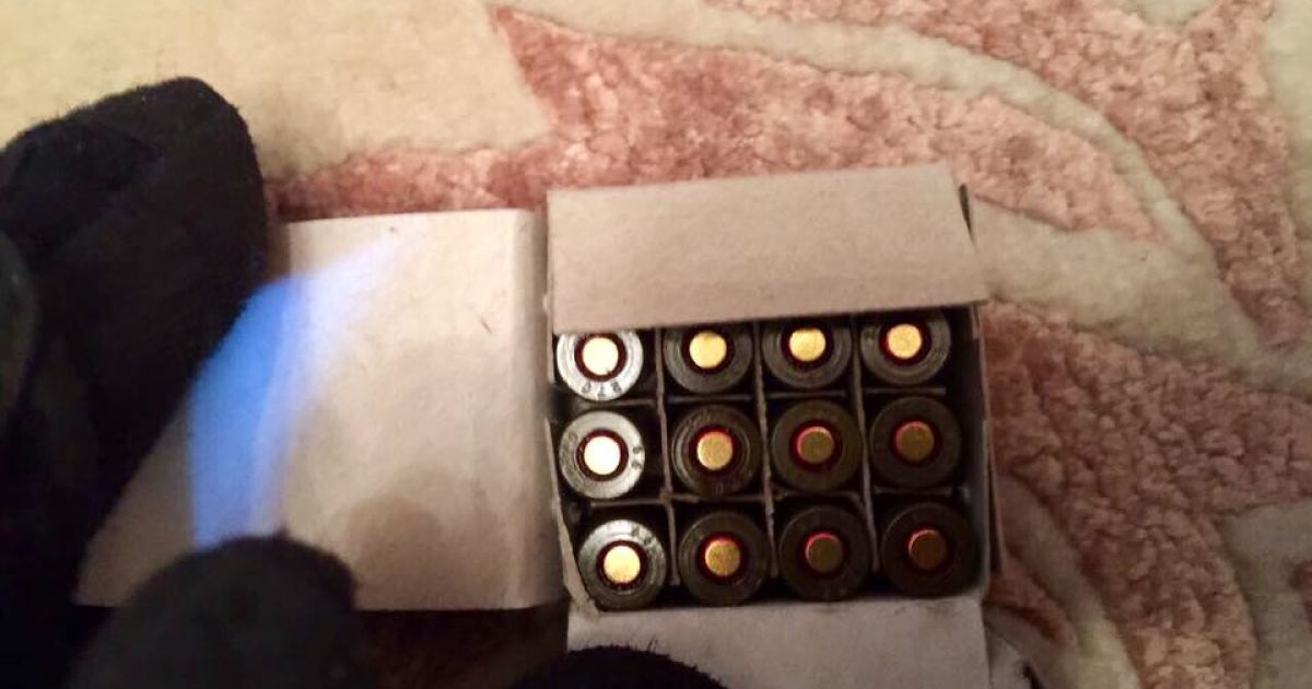 на квартирі в центрі столиці знайшли чималий склад вогнепальної зброї_4