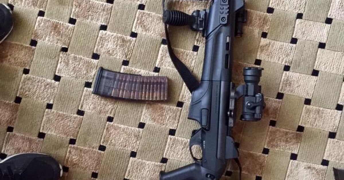 на квартирі в центрі столиці знайшли чималий склад вогнепальної зброї_8