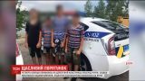 Четверо подростков оказались на обломке деревянного моста посреди Днепра
