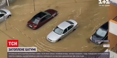 Новини світу: грузинське місто Батумі накрила потужна злива