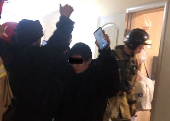 В Ужгороді китайські нелегали забарикадувалися в хостелі та влаштували підпал: фото